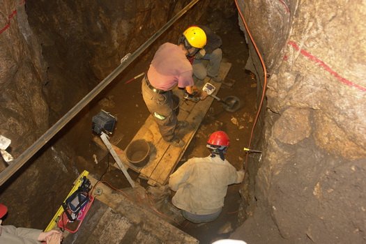 Barlangi ásatás a Hosszú-tetői -barlangban -Aggteleki Nemzeti
Park